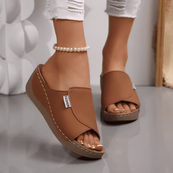 Smooth Step Woman Slippers