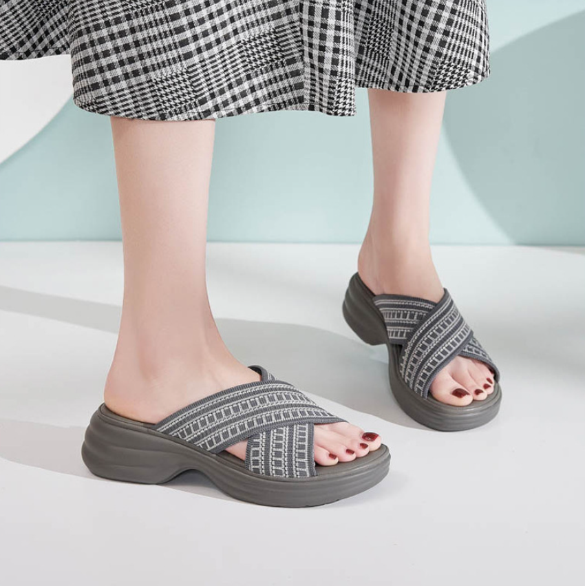 Screenshot 2025-06-24 194114 2025 fashion versatile women's slippers sandals - Image 1