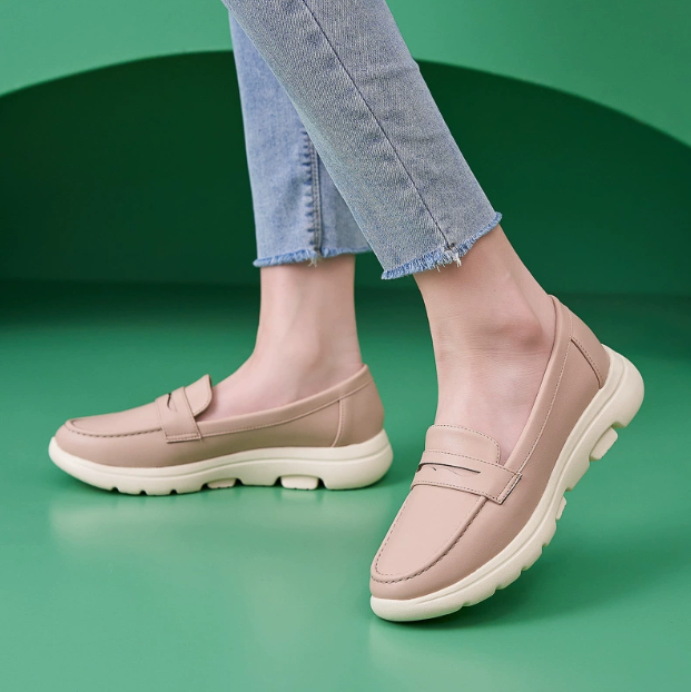 Screenshot 2025-06-25 153514 Autumn and Winter 2025 New Large Size Casual Fashion Non-slip Soft Bottom Mom Shoes Women - Image 1