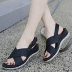 Summer 2025 Sweet Sandals Women Fashion Atmosphere Foreign Trade Large Size Thick-soled Beach Sandals Wholesale - Image 3