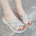 Amazon 2025 summer new sandals women's lightweight sports style comfortable elastic large size thick-soled slippers - Image 2