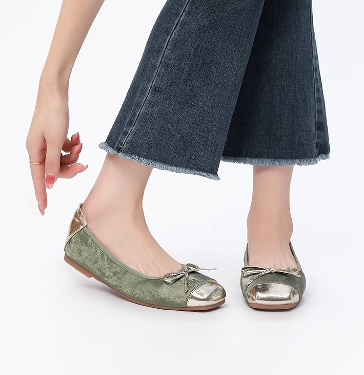 O1CN01Cc64282DMZGd7i51b_!!3707858595-0-cib New 2025 Autumn and Winter Women's Single Shoes Splicing Bow Fashion All-match Flat Shoes - Image 1