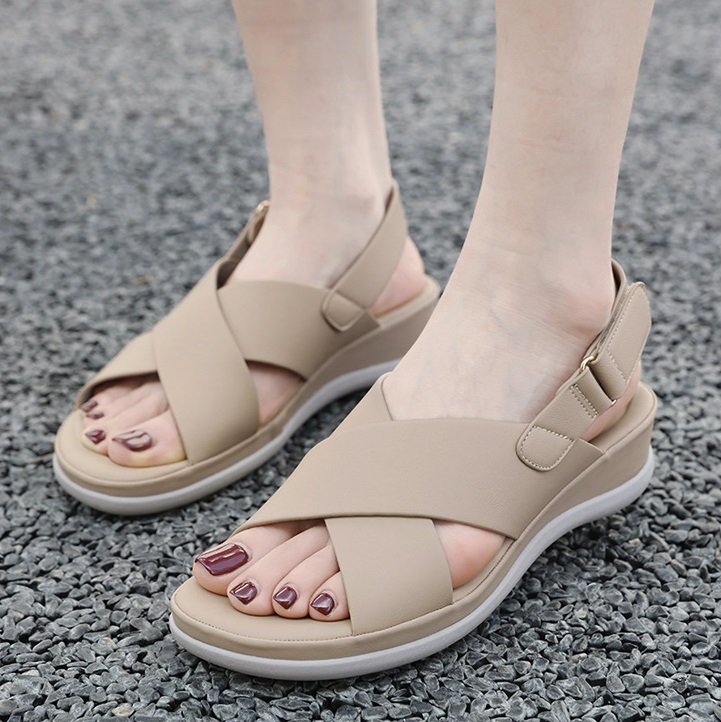 O1CN01DefXoa2DMZ7q8QeFl_!!3707858595-0-cib - Copy Summer 2025 Sweet Sandals Women Fashion Atmosphere Foreign Trade Large Size Thick-soled Beach Sandals Wholesale - Image 1