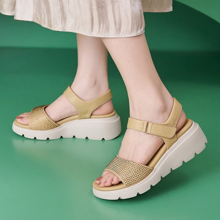 O1CN01RdF5NS2DMZFX2OZ2l_!!3707858595-0-cib Summer 2025 Amazon New Rhinestone Velcro Wedge Heel Casual Lightweight Large Size Women’s Sandals - Image 1