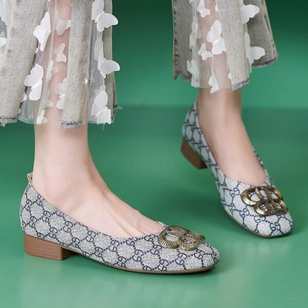 New 2025 spring and autumn soft sole comfortable slip-on mother shallow mouth single shoes women