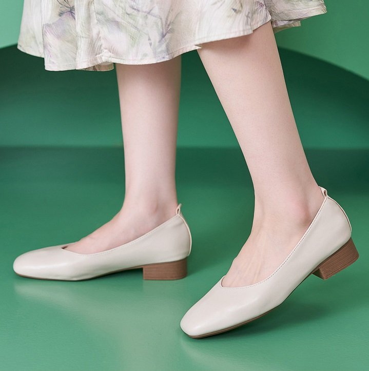 O1CN01c0ILEI2DMZH0UT1Fs_!!3707858595-0-cib Autumn and winter smooth simple comfortable low heel - Image 1