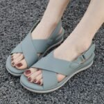 Summer 2025 Sweet Sandals Women Fashion Atmosphere Foreign Trade Large Size Thick-soled Beach Sandals Wholesale - Image 5