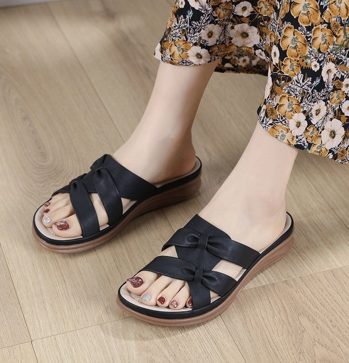 O1CN01htpkmJ2DMYytXM81s_!!3707858595-0-cib New 2025 European and American sandals women's cross-border leisure lightweight large size retro wedge heel comfortable sandals - Image 1