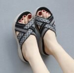Amazon 2025 summer new sandals women's lightweight sports style comfortable elastic large size thick-soled slippers - Image 4
